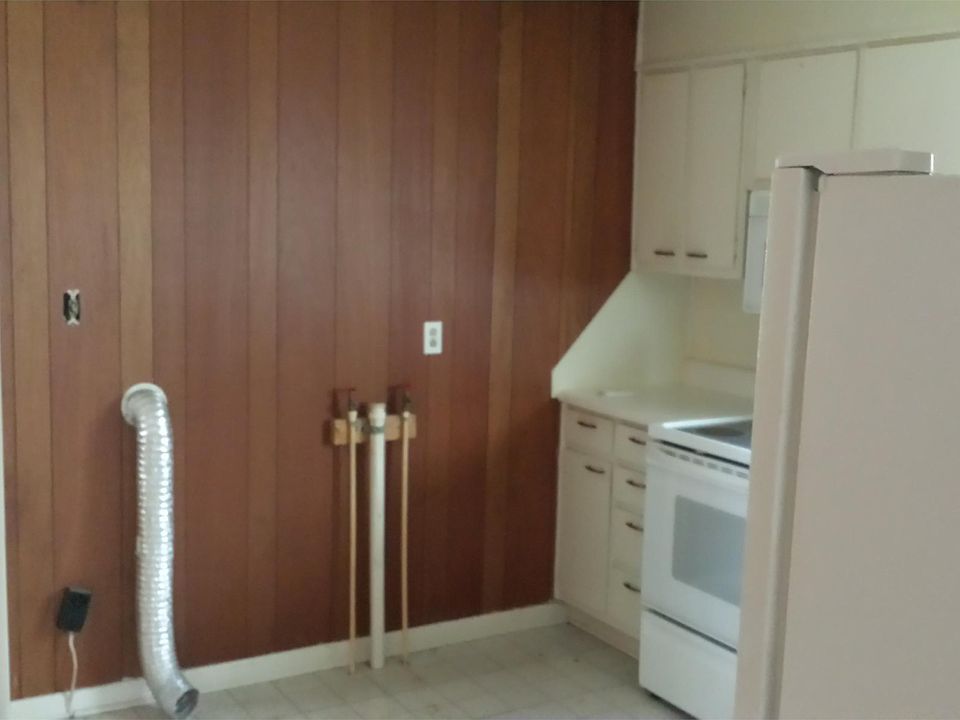 2nd image of 101 Chamberlain Cir #2