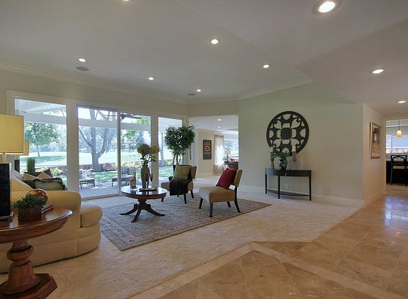 4th image of 1276 Hillcrest Dr