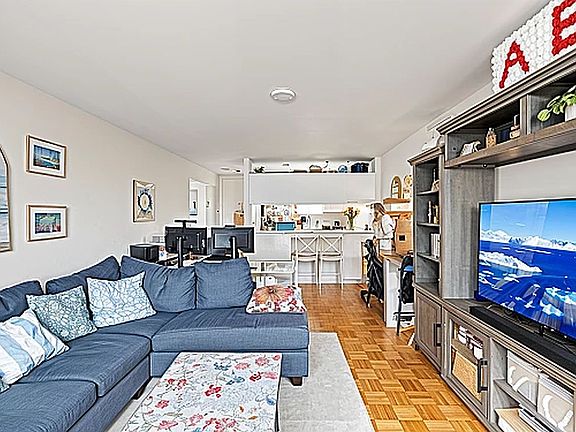 5th image of 215 W 95th St APT 12L