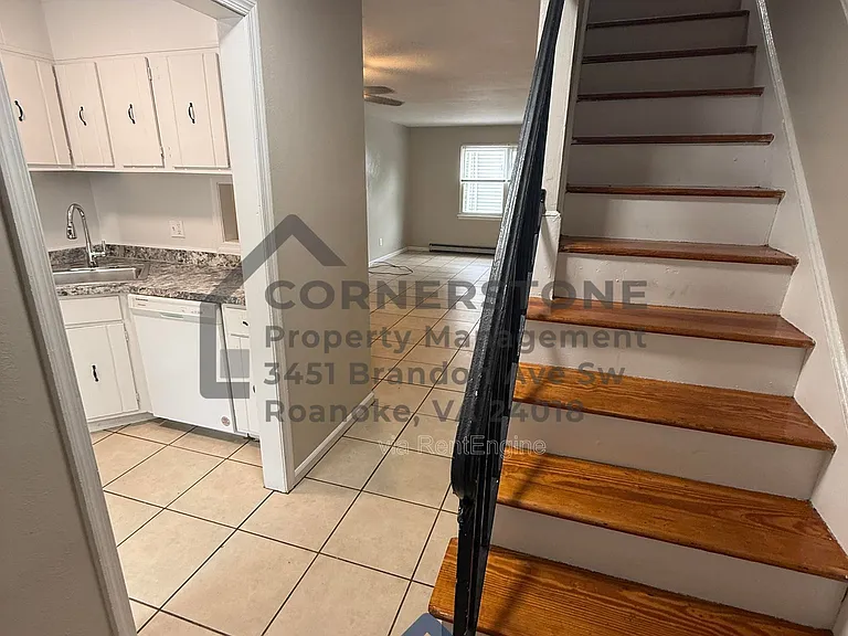 1517 Lexington Ave SW #1 — Photo 3