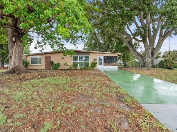 2505 N Radcliffe Pl, Bradenton, FL 34207