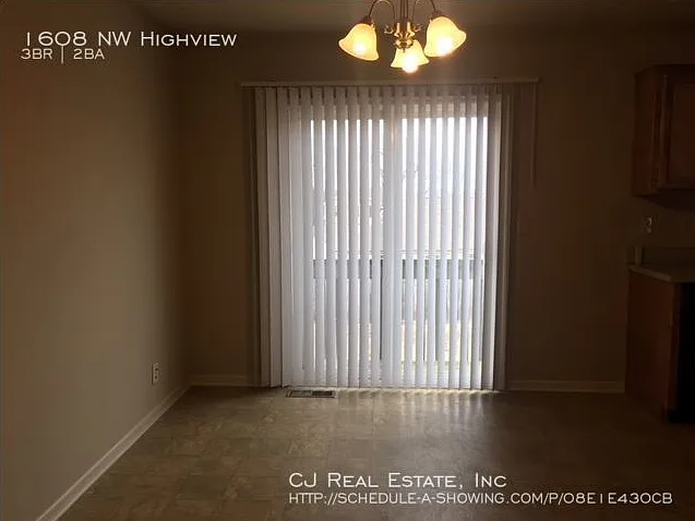 3 bed, $1,785 — Photo 4