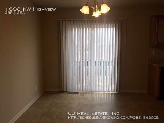 4th image of 1608 NW High View Dr