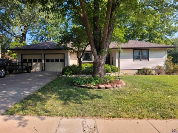 2214 W 22nd Ave, Emporia, KS 66801