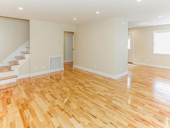4th image of 544 Beach 66th St