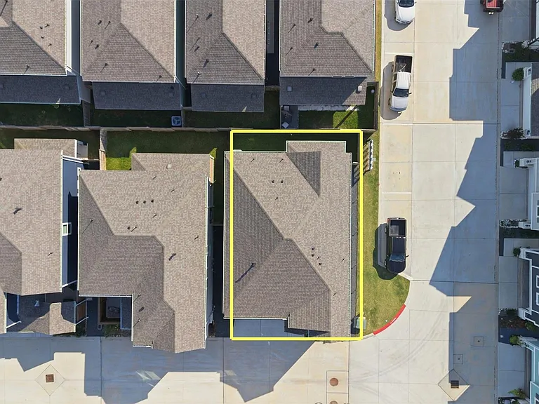 2406 Driftwood Trl — Photo 35