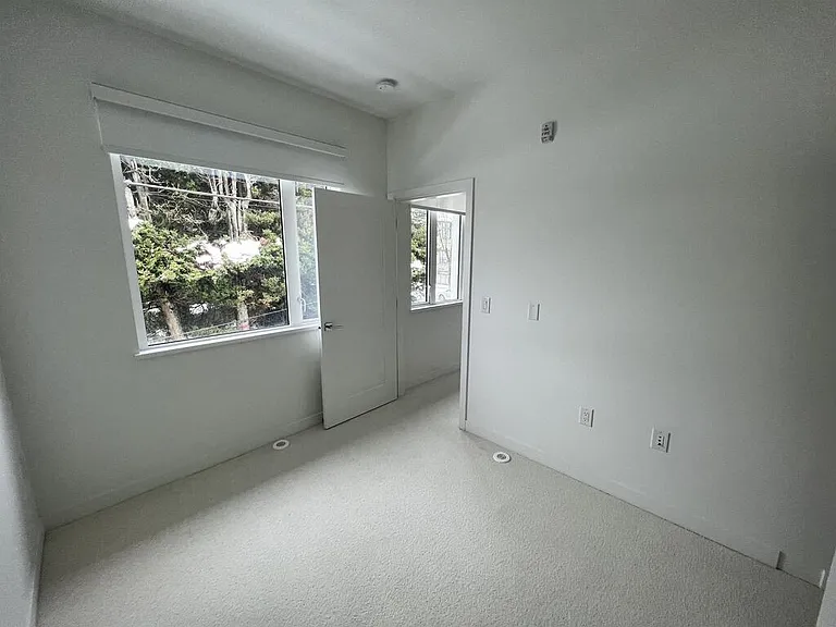 4138 Columbia St — Photo 7