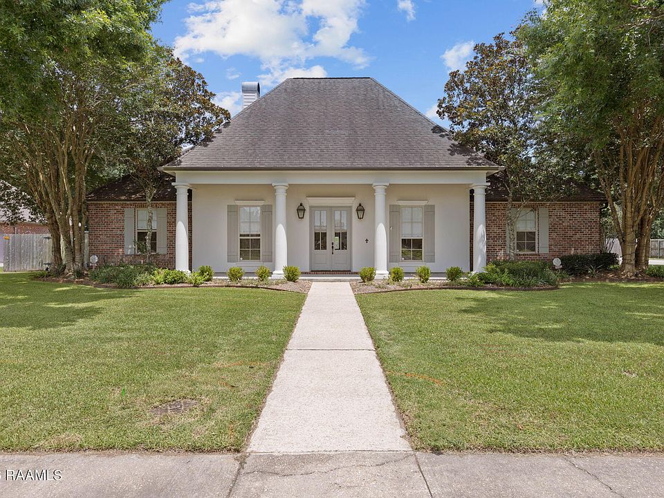 1st image of 208 Hundred Oaks Dr