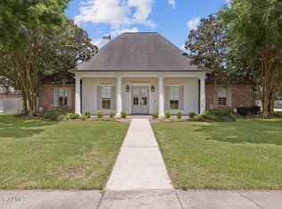 208 Hundred Oaks Dr, Youngsville, LA 70592