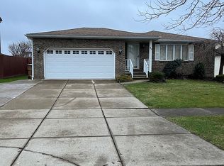 37 Baywood Dr, Cheektowaga, NY 14227