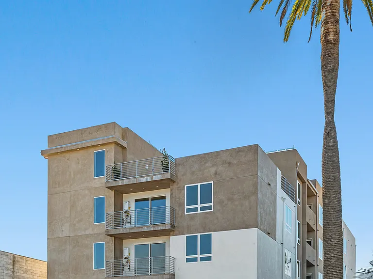 1717 N Winona Blvd #201 — Photo 8