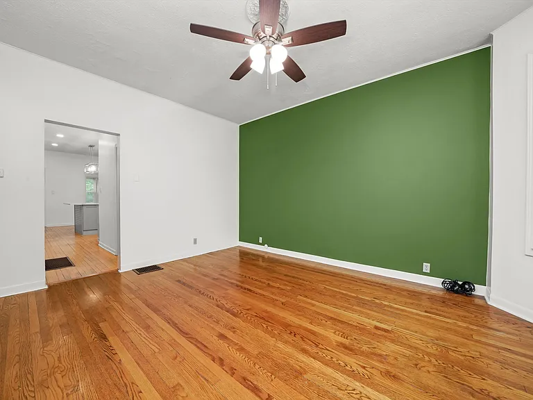 2444 W Gunnison St #1 — Photo 5