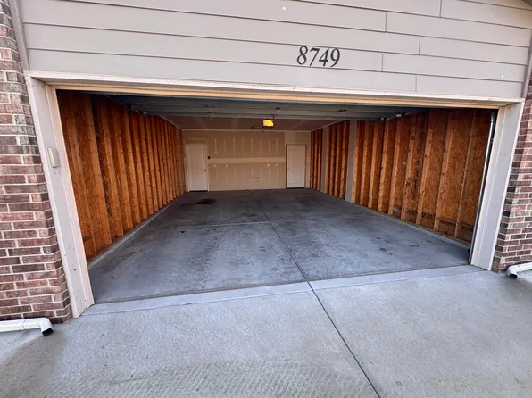 8749 E Chris Ct, Bel Aire, KS 67226