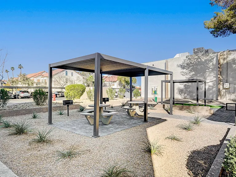 Rancho Vista Apartments — Photo 13