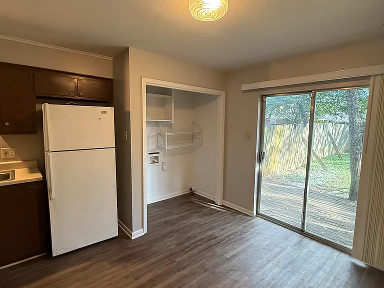 2214 Young Pl #B — Photo 3