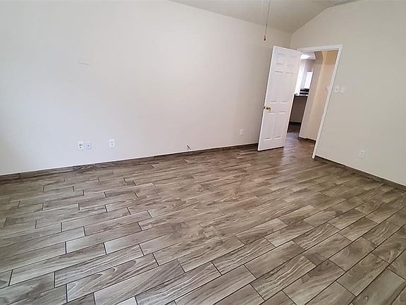 5th image of 19618 Ballina Meadows Dr
