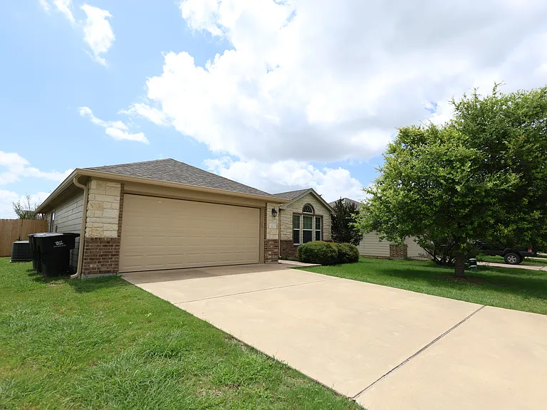 1123 Abbey Rdg — Photo 2