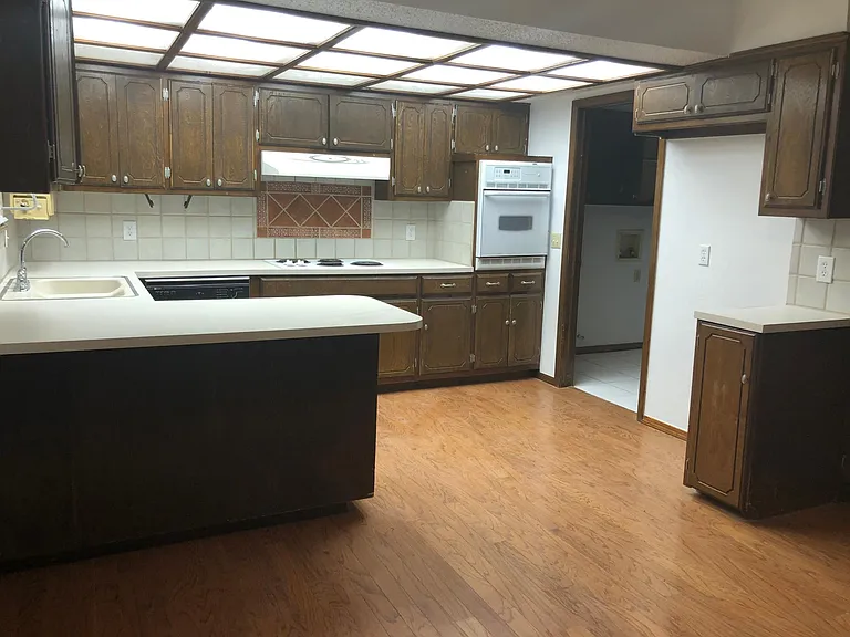 9909 S Hillcrest Dr — Photo 17