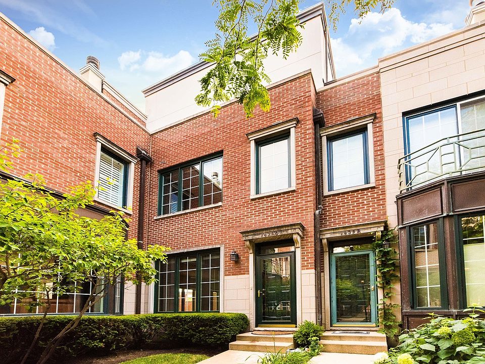 Rarely available large corner unit tucked away in Prairie place.