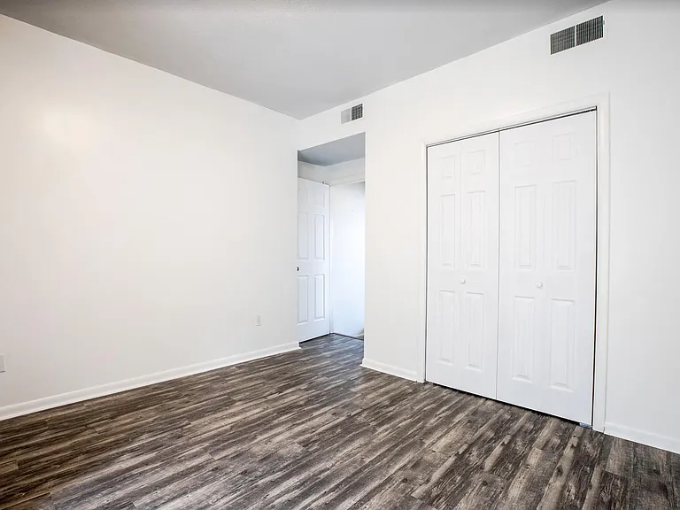 415 E Carson St — Photo 9