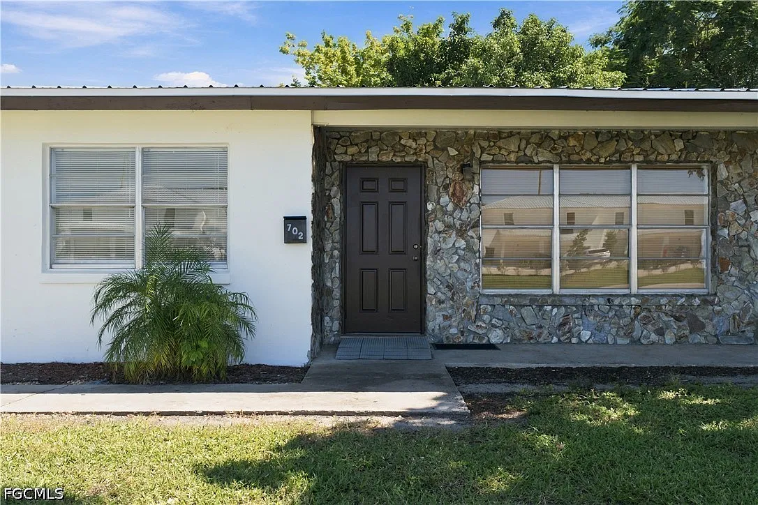 2 bed, 1.0 bath, 1332 sqft, $1,200 — Photo 1