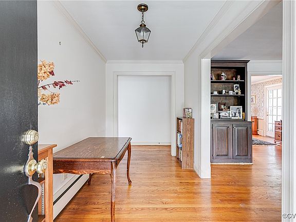 3rd image of 2719 Wyndham Dr