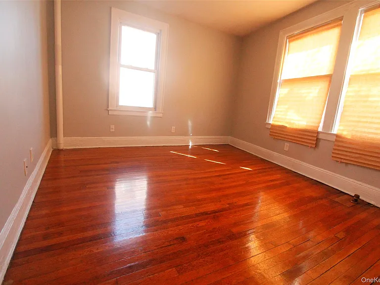 477 Merrick Rd — Photo 7