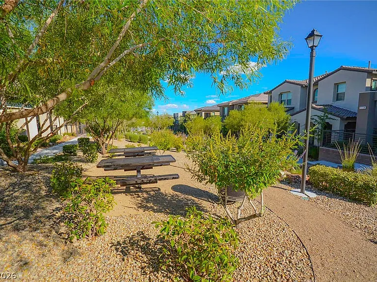 541 Tokopah Falls St — Photo 29