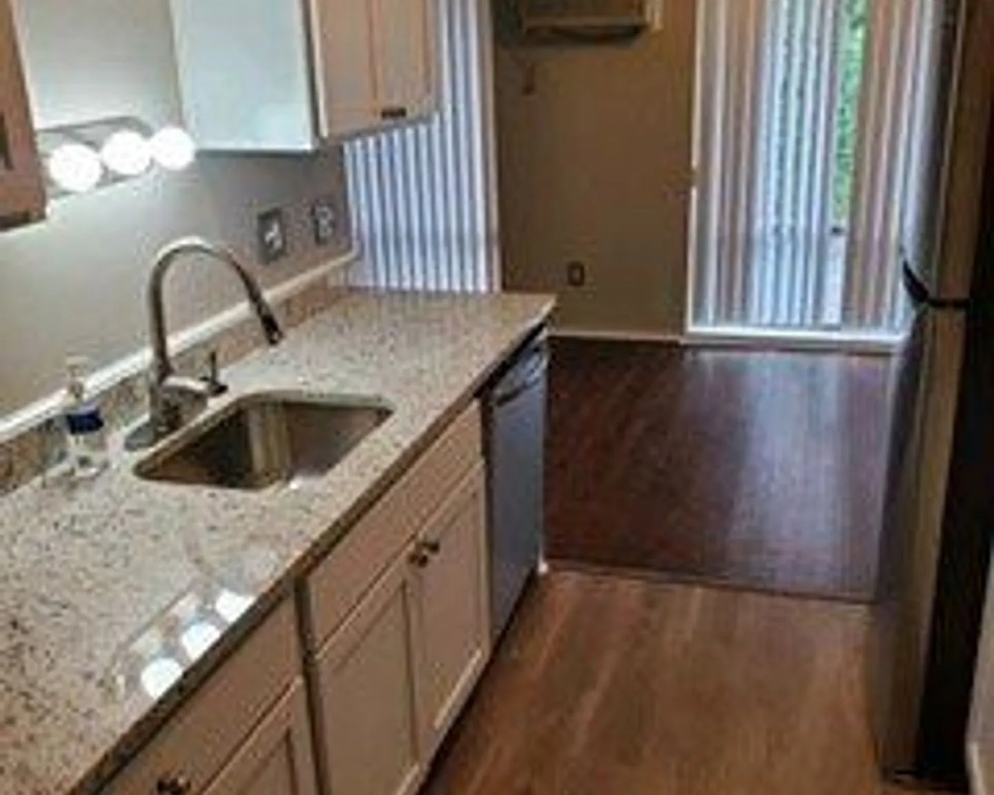 Lincoln Apartments — Photo 4