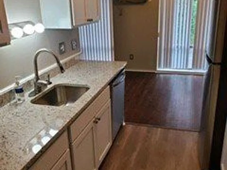 1302 E Lincoln Ave — Photo 4