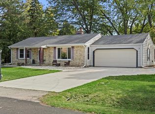 N89W13737 Bonnie Ln, Menomonee Falls, WI 53051