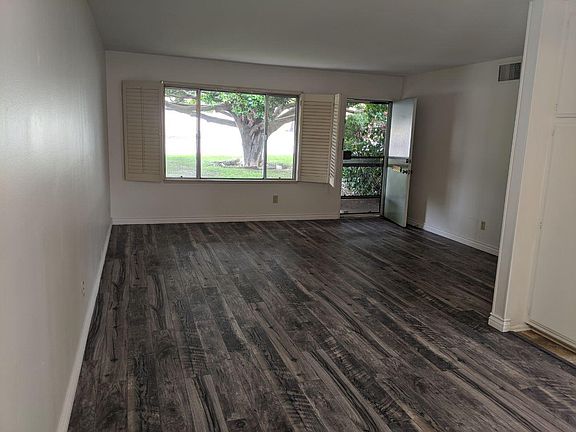 2nd image of 905 La Bonita Dr