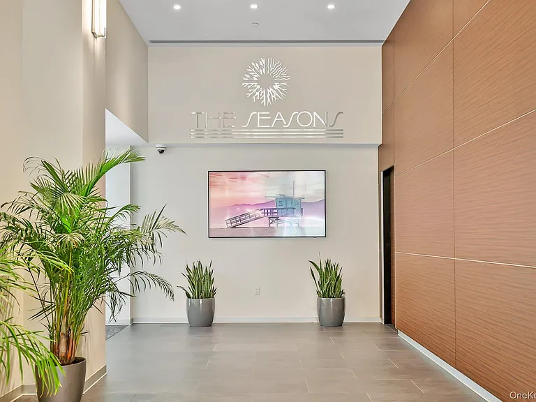 4 Martine Ave #1120 — Photo 2