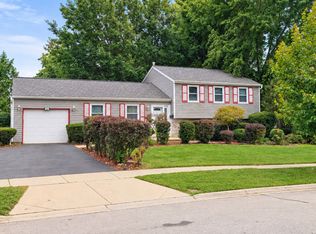 1329 Elm Dr, Schaumburg, IL 60194