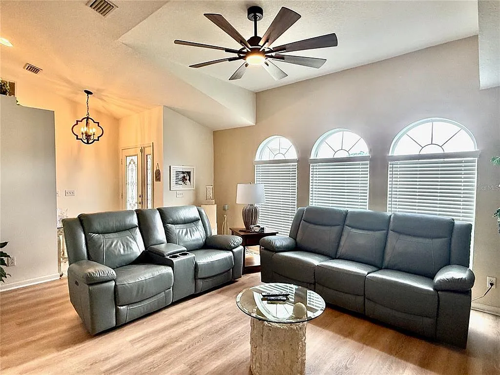 2 bed, 2.0 bath, 1569 sqft, $2,000 — Photo 4