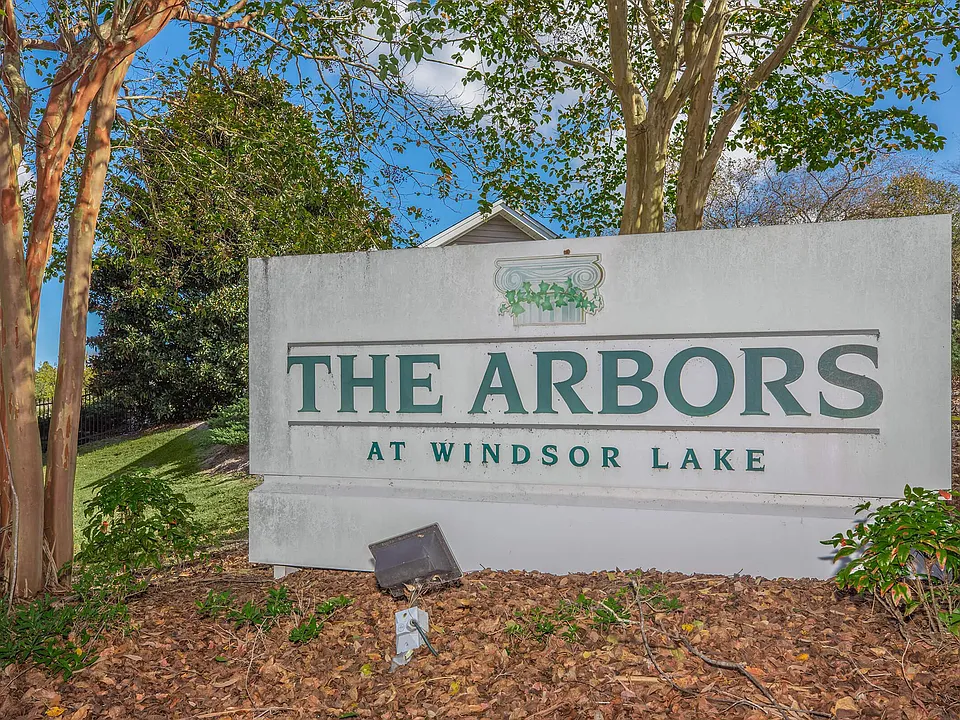 Arbors at Windsor Lake Apartments