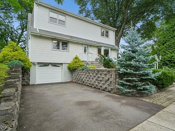 3rd image of 184 Beech St