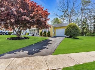11 Yucca Ct, Toms River, NJ