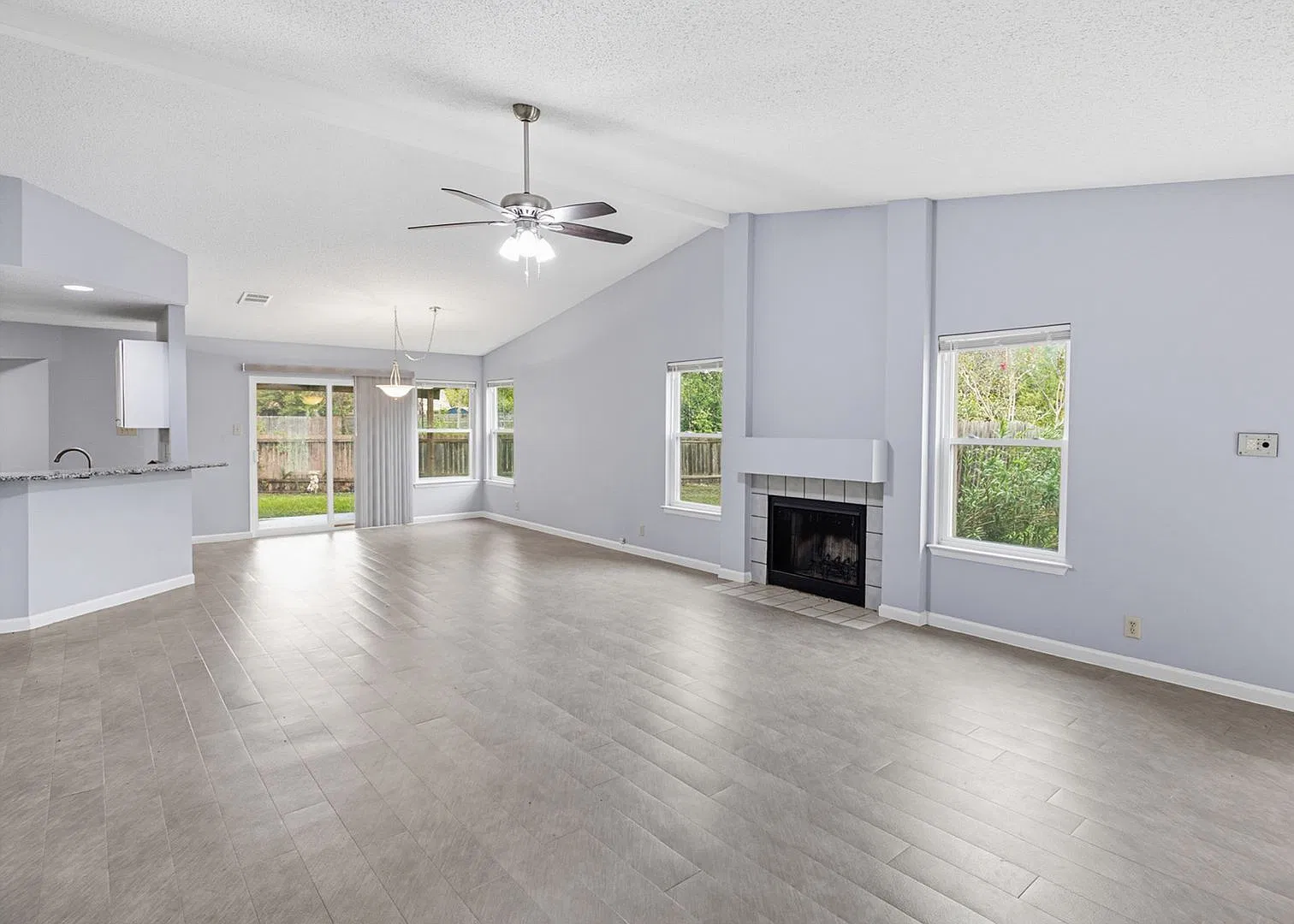 3 bed, 2.0 bath, 1825 sqft, $1,850 — Photo 2