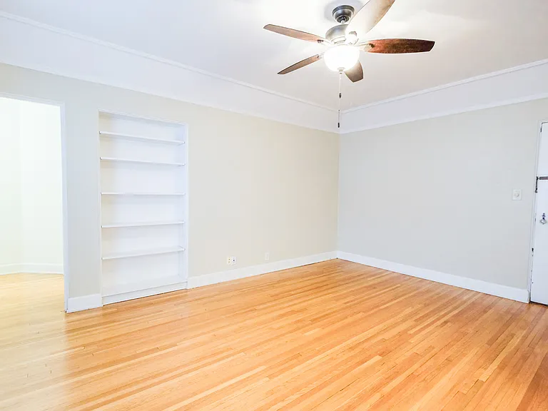 Welcome to Central Lakes of Uptown, where spacious living meets modern comfort. Enjoy bright interiors featuring hardwood floors and a ceiling fan that adds to the charm. Make this your new home todayAaaschedule a tour now!