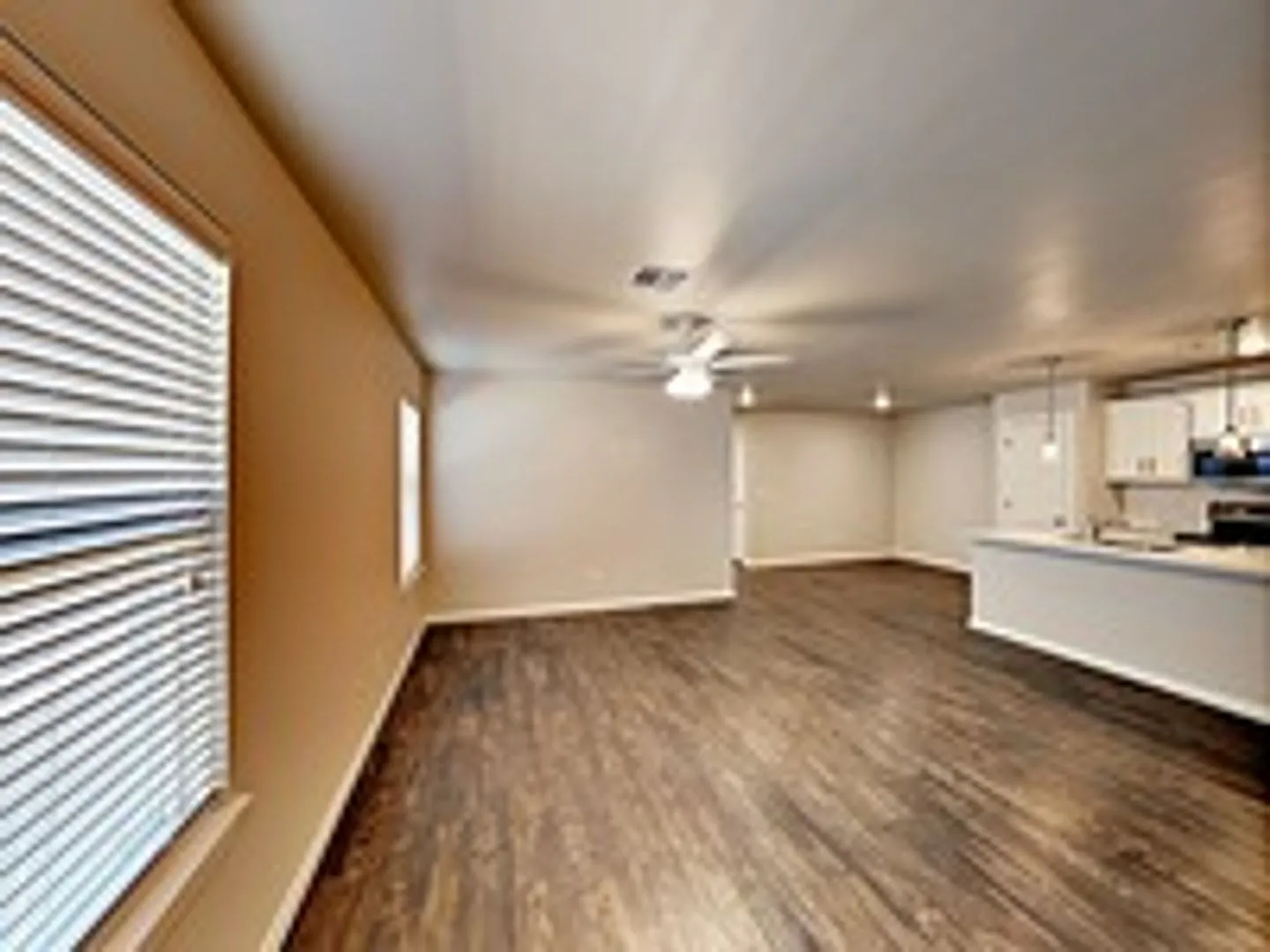 Beautiful 2 Bedroom, 2 Bathroom Duplex with 2 Car Garage close to Tinker Air Force Base — Photo 4