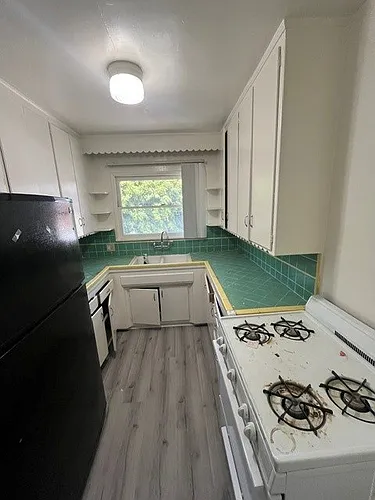 Floor plan 1 Bedroom. 1 Bathroom. 0 Half. Balcony