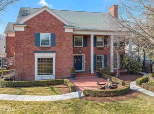 835 Lake Shore Rd, Grosse Pointe Shores, MI 48236