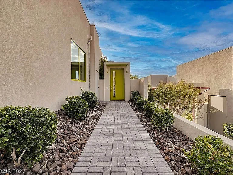 3 bed, 3.5 bath, 3028 sqft, $12,000 — Photo 3