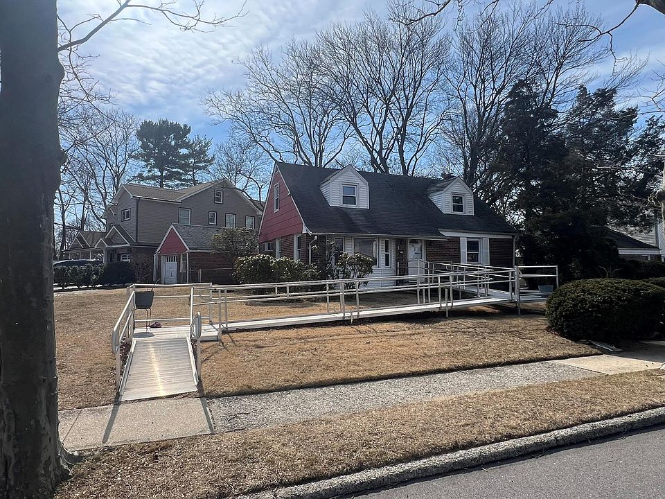 1st image of 827 Catalpa Drive