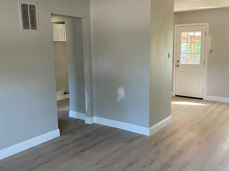 807 Raleigh Cir — Photo 2
