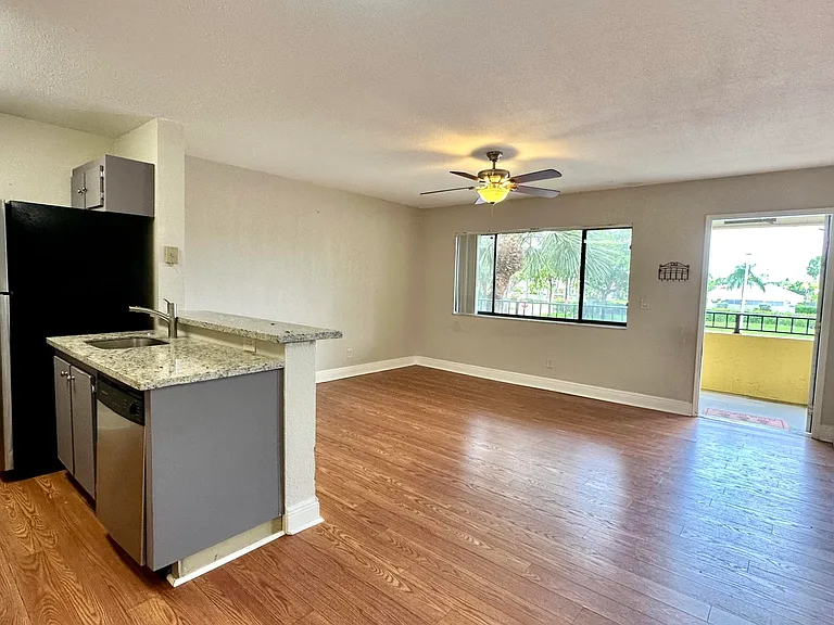 1632 Meadows Cir W — Photo 15