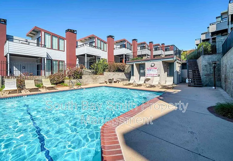 420 Palos Verdes Blvd — Photo 36