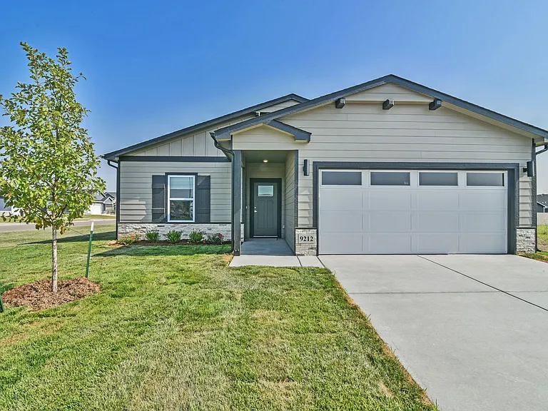 9212 E Hurst St — Photo 3