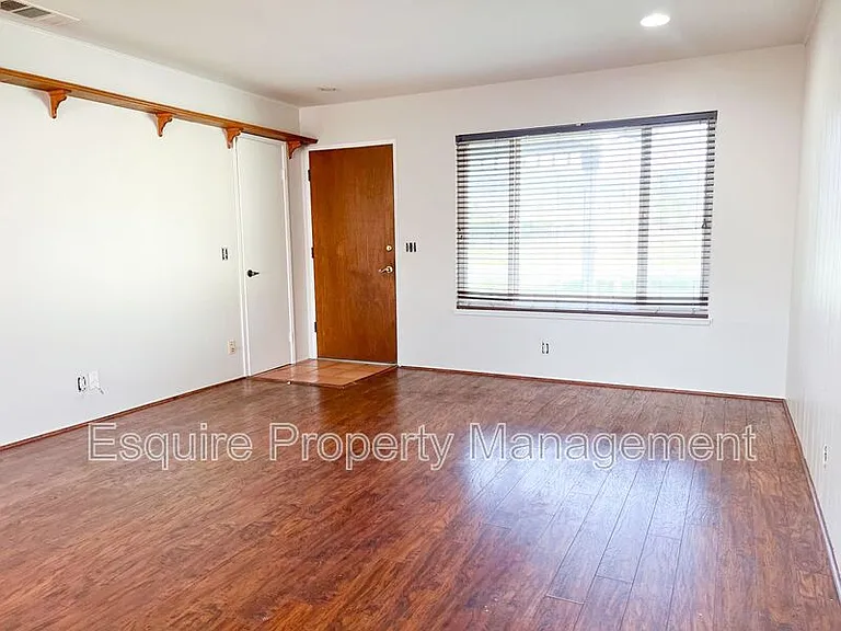 1016 Sespe Ave — Photo 4